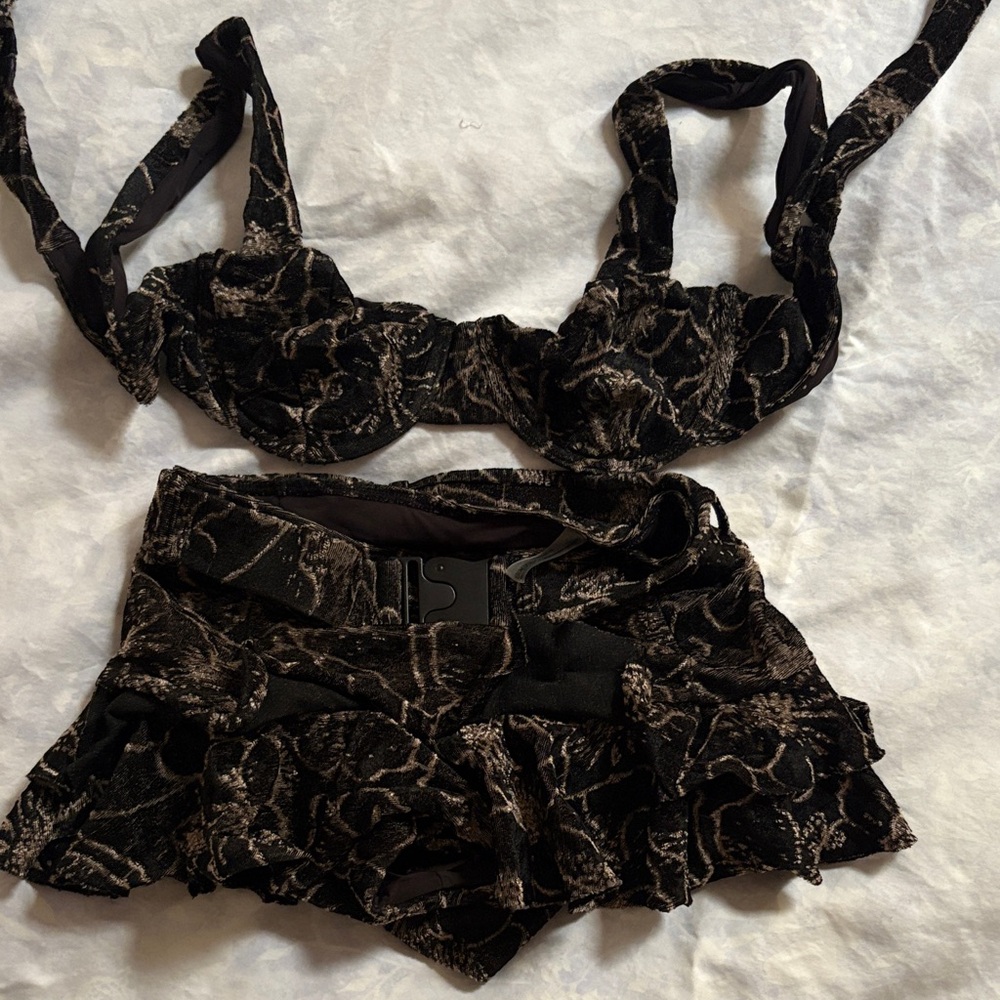 Devon Windsor Alexis Black and Brown Patterned Fabric bikini
Bottom XS and top M